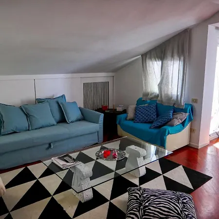 Apartment Attico 96 *